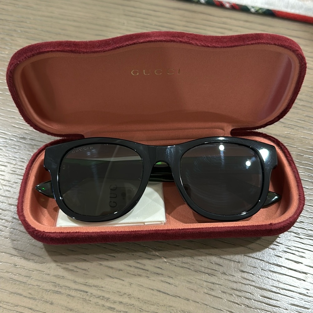 Unisex Gucci sunglasses